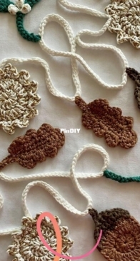 Hobbii Design - Zoe Curtis Modern Crochet - Solstice Garland - Free
