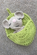 Laura Loves Crochet - Laura Sutcliffe - Mouse in a Leaf Sleeping Bag