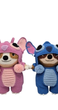 Jookz Creaties - Joke Postma - Sloth Leo in Stitch Outfit and Sloth Lena in Angel Outfit - Luiaard Leo in Stitch Outfit en Luiaard Lena in Angel Outfit - Dutch