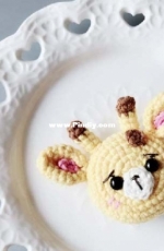 Tu Zhi Xiaojie - Giraffe Brooch - Chinese