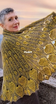 Elyndar Shawl by Paola Albergamo - English, Italian