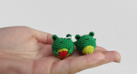Tiny frog amigurumi