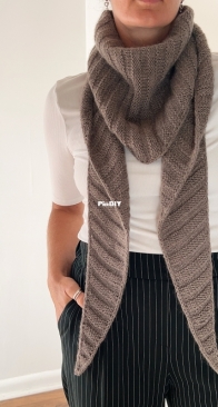Solo Scarf by Caidree - English