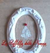 Oval Xmas frame with burlap