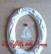 Oval Xmas frame with burlap