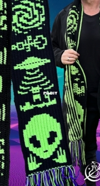 Snake Oil Strumpet - SoS - William Bart - Scarfmania Aliens!