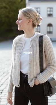 Scallop Jacket by Tonje Hodne (strikkekaffe)