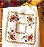 Madeira H-1-013: Weatfield Flower Table Topper by Ritta Drommer