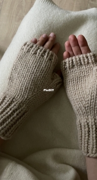 Cozy and lazy mitts by Svetlana Volkova-Free