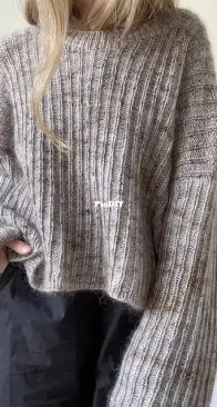 Hyun Sweater by Karoline Skovgaard Bentsen - Aegyoknit - Russian