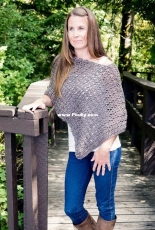 DabblesandBabbles - Jamey and Britanny - Easy poncho