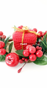 Stitch by Fay - Fay Lyth - Gift Box Ornament - Free