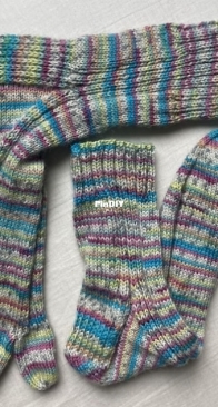 Toe Socks - Pattern: DROPS 119-40 & Ribbing on the Side Socks by Jane-Marie Wright
