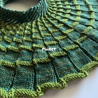 Staves Cowl by Jennifer Kirchenbauer - Lavish Craft