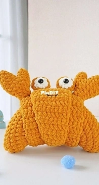 CrochetStudioUSArt - Jeff Ratlis - Crab Croissant