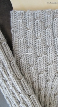 Beinstulpen im Trachtenlook by Lisbeth Wick-German-Free