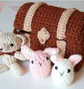 AmiEggs - Clara Bayarri  - Amigurumi Toy Chest