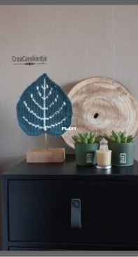 CreaCarolientje - Caroline de Mik - Standing Leaf