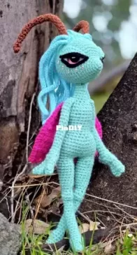Sweet Oddity Art - Carolyne Brodie - Peia the Praying Mantis Girl