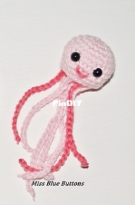 Miss Blue Buttons - Melanie Keunecke - Mini jellyfish - Free
