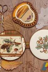 Oak Leaves. Small travel organizer