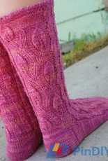 Fuchsia Valley Socks by Erssie/Erssie Knits