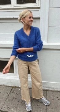 PetiteKnit - Stockholm Sweater V-Neck by Mette Wendelboe Okkels - Russian