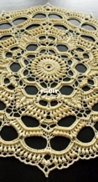 Galyna Borysova - Галина Борисова - Labyrinth Doily - Салфетка Labyrinth - Russian