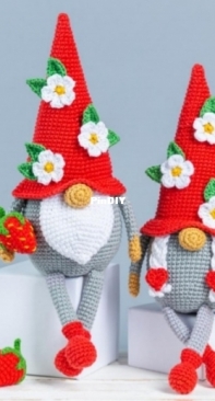 Mufficorn - Olga Chemerys - Gnomes with Strawberries