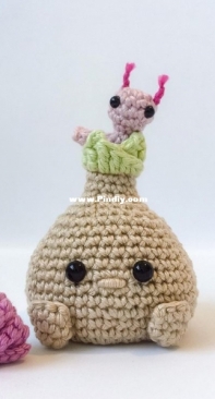 Craftyemmi - Emmi Hai - Onno Onion and the sneaky slug - Free