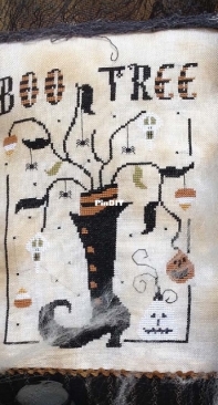 Boo Tree by The Primitive Hare from Punch Needle & Primitive Stitcher - Fall 2015 PCS + XSD