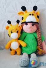 Amigurumi Doll with Giraffe