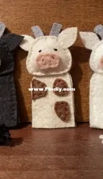 Finger puppet cows