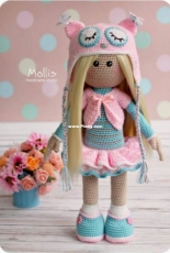 Mollis Handmade Studio- Olga Povzun - Doll in Owl Hat - Portuguese - Translated