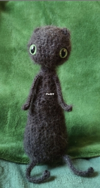 Floppy Cat toy crochet pattern - Holly Making Things - English