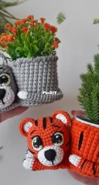 Toys Master - Lyubov Volkova - Planter Tiger and Cat Cub