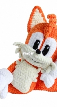 Olya Usolya Amigurumi red tails