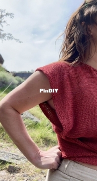 Roxaboxen Top by Renee Kulling - Knitty First Fall 2024 - Free