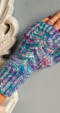 Iken Mitts by Sophie McKane