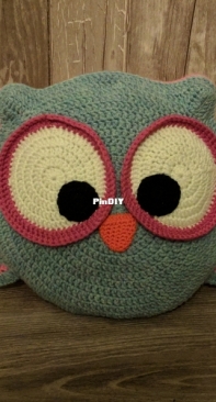 Carolina Guzman - Owl cushion
