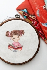 Polina Tarusova reading book girls