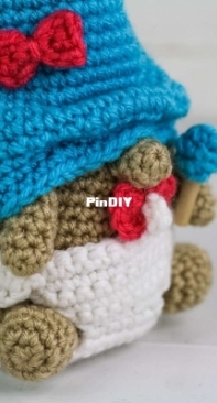 Winding Road Crochet - Lindsey Dale - Baby Gnome - Free