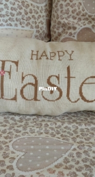 Happy Easter pillow from Serenità di Campagna