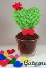 Gateando Handmade Crochet - Teresa -  Pattern amigurumi cactus Valentines Day- English and Spanish - Free