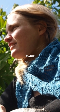 Soror Karissima shawl by Henriette Roued-Cunliffe-Free