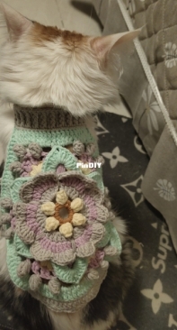 Retro cat sweater