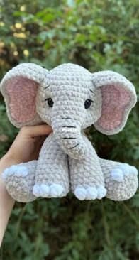Knots and Snuggles Co - Callie - Sitting Elephant