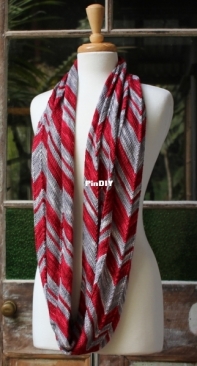 Big Zig Loop by Sian Price-White-Free