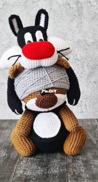 Crochet Wonders Design - Crochet Funny Bear - Olga Kurchenko - Outfit Sylvester J Pussycat for Bear