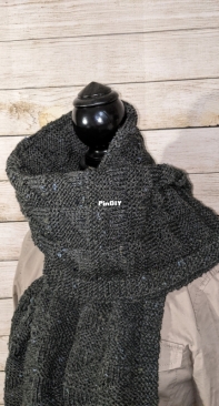 Ahebbende Scarf by Vikki Perkins-Free